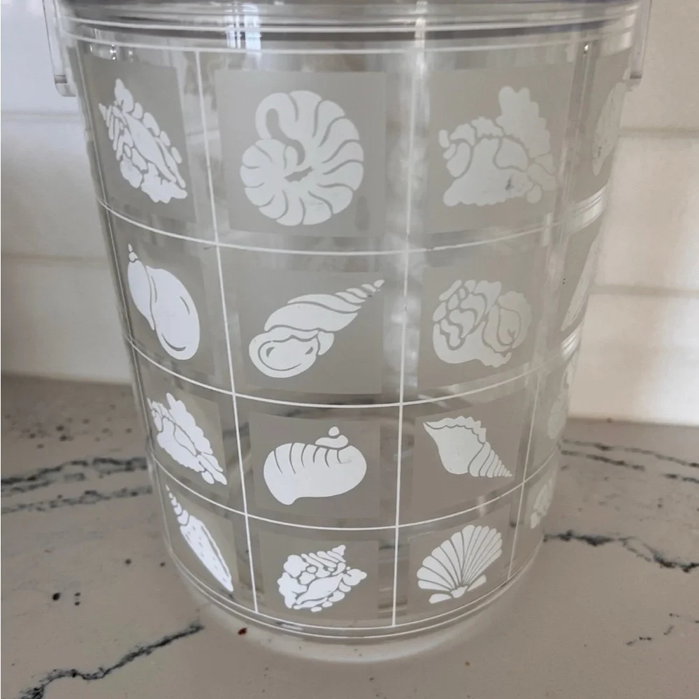 Vintage coastal ice bucket with coastal flair seashells by Culver